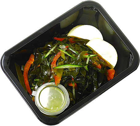 Салат из морской капусты с овощами и яйцом