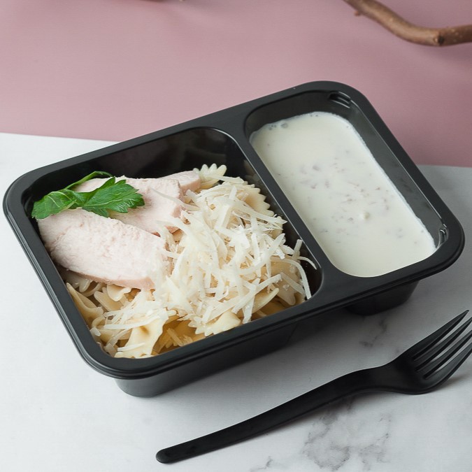 Фарфалле с беконом и куриным филе