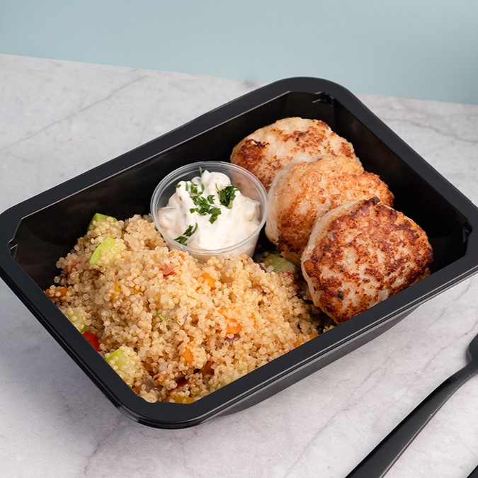 Рыбные котлетки с киноа и соусом Тар-тар